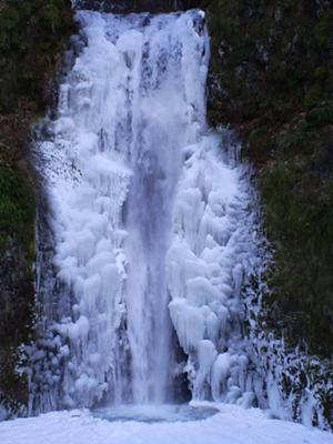 Low Multnomah Falls in very cold weather